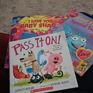 $5 ADD TO BUNDLE TO LOWER PRICE 3 Scholastic Colorful Kids Book Trio